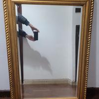 SPECCHIO CON CORNICE IN LEGNO ORO