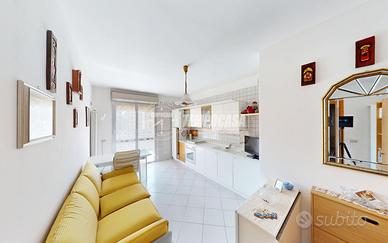 CERCHI UN BILOCALE CON BOX AUTO?