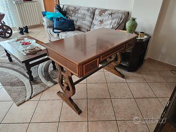 Scrivania Classica "a Lira" in Legno con Vetro Pr