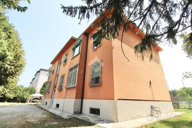 3 LOCALI A REGGIO NELL'EMILIA