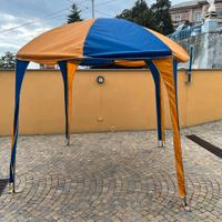gazebo in tessuto e struttura in metallo