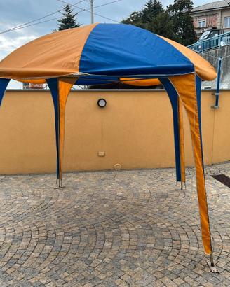 gazebo in tessuto e struttura in metallo