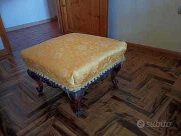 poggiapiedi / pouf con struttura di legno massello