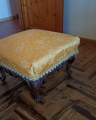 poggiapiedi / pouf con struttura di legno massello