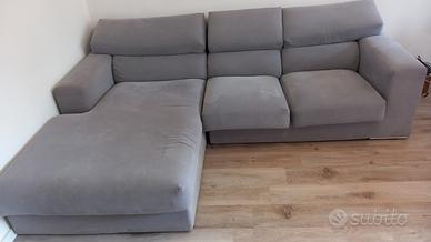 Divano tre posti con penisola