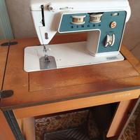 Macchina per cucire Singer 744