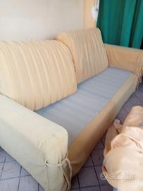 DIVANO A TRE POSTI