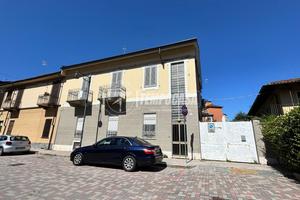 CASA SEMI-INDIPENDENTE RISTRUTTURATA CON GIARDINO!