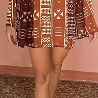 Blusa in seta Ankara del Ghana e foulard marrone