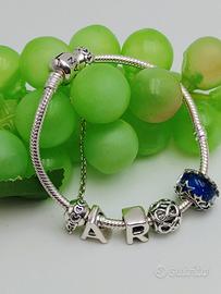 BRACCIALE PANDORA CON 6 CHARMES 