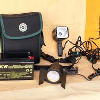 2 fari a batteria 12v per videocamera