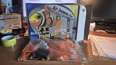 pesce pagliaccio clownfish volante a elio