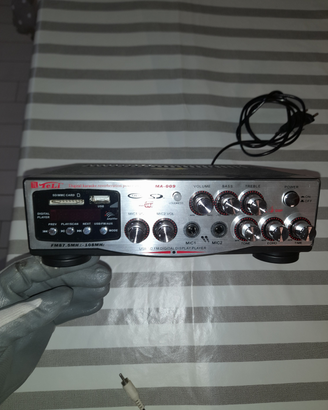 Amplificatore stereo radio