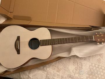 Chitarra acustica Yamaha storia NUOVA