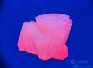 Minerale aragonite fluorescente sicilia 