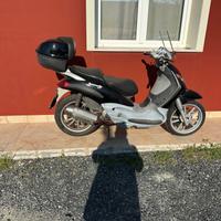 Piaggio Beverly 200