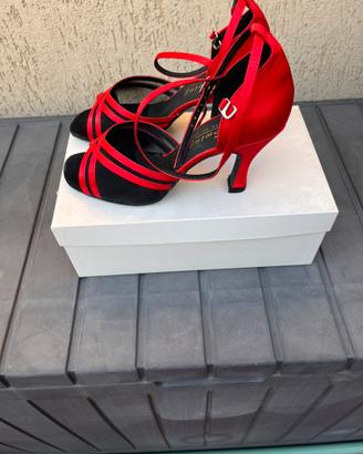 Scarpe da ballo latino raso rosse