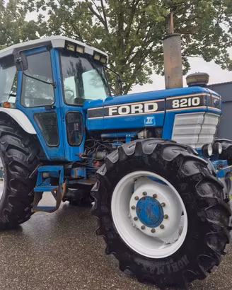 Trattore agricolo usato Ford