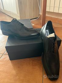 Scarpe eleganti mellusso numero 42