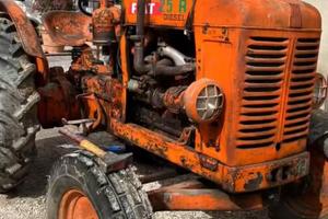 Trattore fiat 25 R frizione a mano