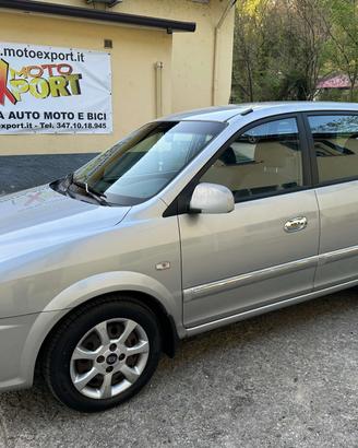 Kia Carens 1.8 16V EX Top