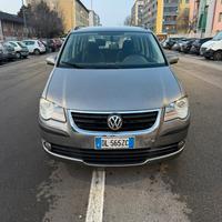 VOLKSWAGEN TOURAN 7 POSTI/NEOPATENTATI