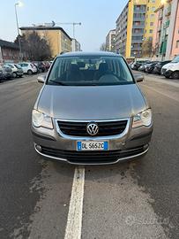 VOLKSWAGEN TOURAN 7 POSTI/NEOPATENTATI