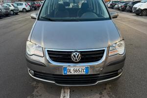 VOLKSWAGEN TOURAN 7 POSTI/NEOPATENTATI