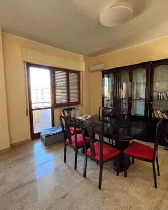 ARREDAMENTO SALA DA PRANZO IN NOCE LACCATO