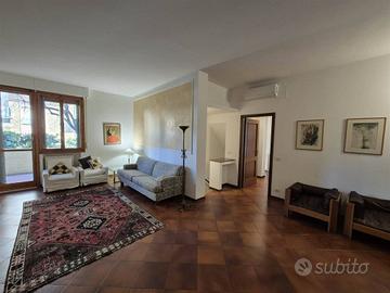Appartamento di 136 m² con 5 locali e box auto a F