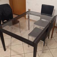 Tavolo in ferro con vetro