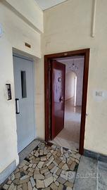 Appartamento con ascensore ad. Centro Direzionale