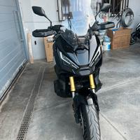 Xadv 750