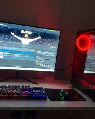 pc da gaming con mouse e tastiera
