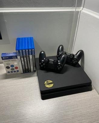 PlayStation 4 1TB, 2 controller, 6 giochi ecc…