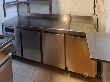 Banco frigo con piano lavoro a 3 ante