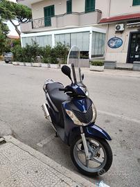 Honda SH 150 cc .