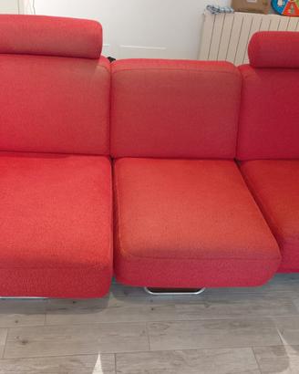 Divano letto rosso in tessuto 