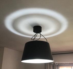 2 lampadari IKEA KULLA. Manca supporto a soffitto.