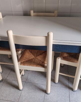 TAVOLO DA CUCINA ALLUNGABILE CON 4 SEDIE ABBINATE