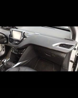 Ricambi e motore Peugeot 2008 2017. BH02