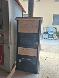 stufa a legna per riscaldamento dei termosifoni 