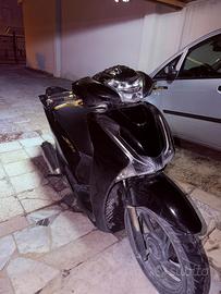 Sh 125 nero e oro 2017