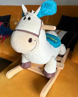 Cavallo a dondolo banjo in legno e peluches btoys