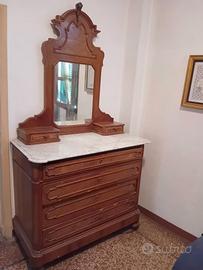 Cassettone con specchiera e comodini