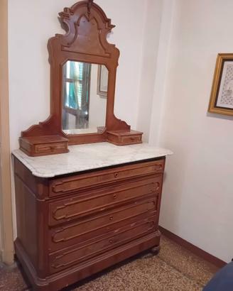 Cassettone con specchiera e comodini
