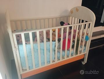 Culla e fasciatoio con vaschetta per bagnetto