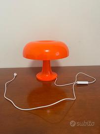 Lampada a forma di fungo da arredamento