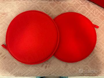 Due cuscini per sgabelli