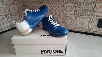 Sneakers Pantone Universe